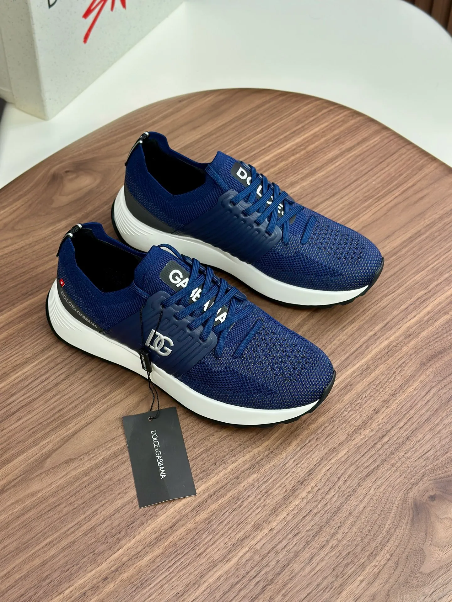 💰720••New arrivals••Dolce&Gabbana••DG✔️High-end men’s sports•casual shoes. Original goods from top counters. Original imported cowhide, multi-material splicing design ➕Imported cowhide lining, cowhide feet ➕Original TPR elastic outsole.  Size: 39-44 (38, 45 customized)